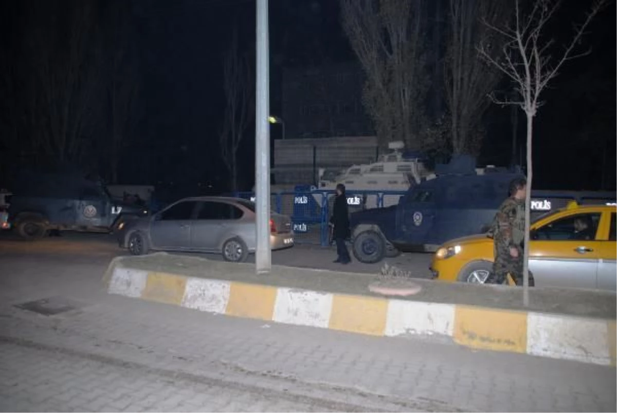Polis Karakoluna Bombalı Saldırı İddiası