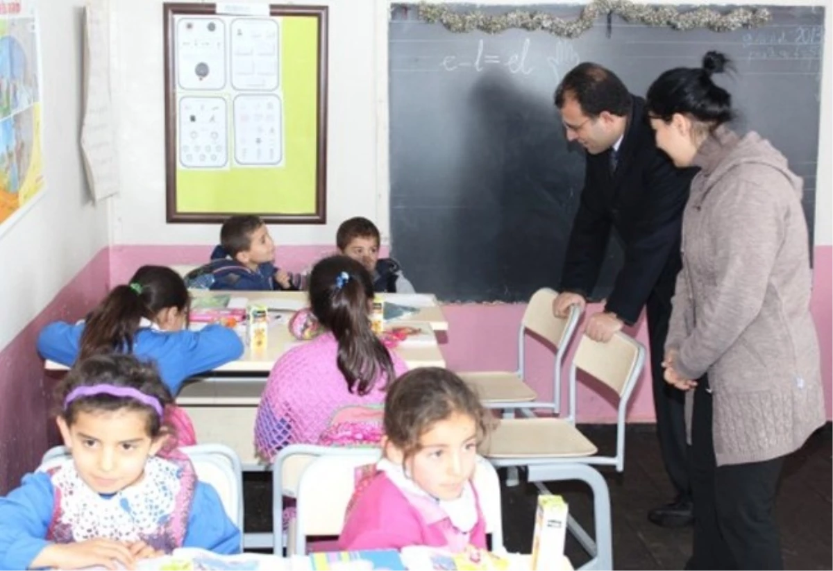 Selim Kaymakamı Koşapınar Köyü İlkokulunu Ziyaret Etti