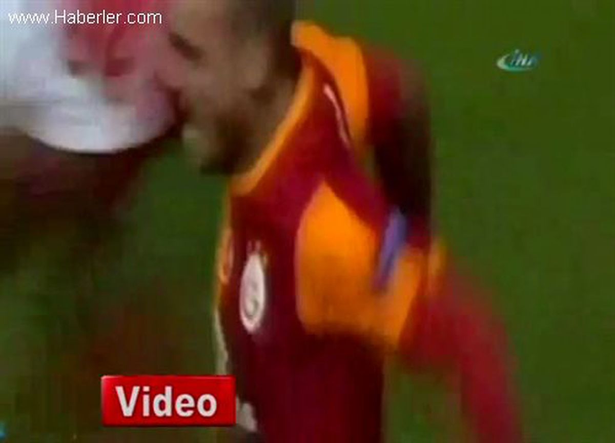 Sneijder Attı Arap Spiker Çıldırdı