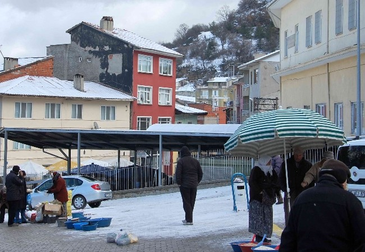Soğuk Hava Simav Pazarını Olumsuz Etkiledi