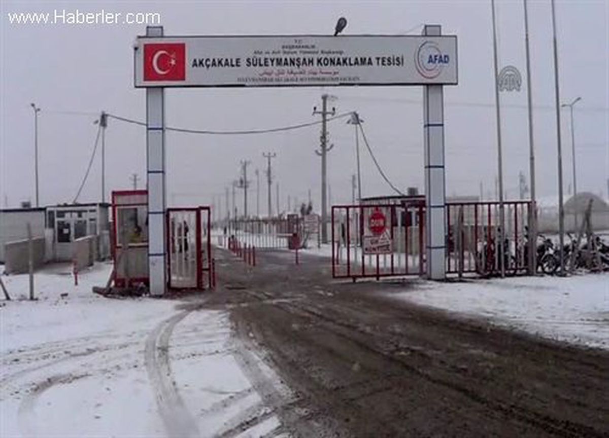 Suriyeli çocukların "kar" sevinci