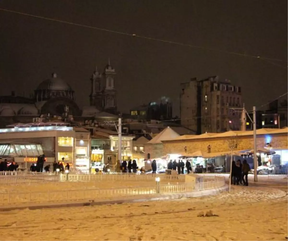 Taksim\'den Kartpostallık Kar Manzaraları