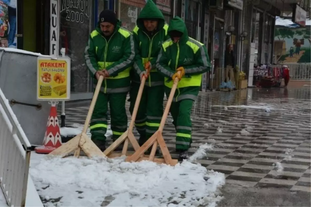 Temizlik Ekipleri Teyakkuzda