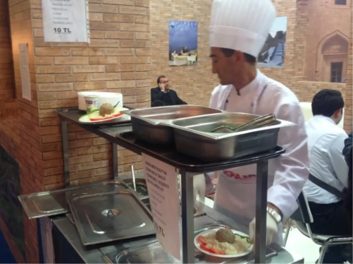 Turizmciler Abdigör Köfteyi Beğendi
