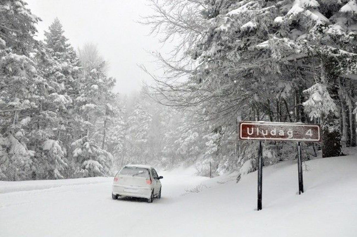 Uludağ\'da 55, Kent Merkezinde 17 Santimetre Kar
