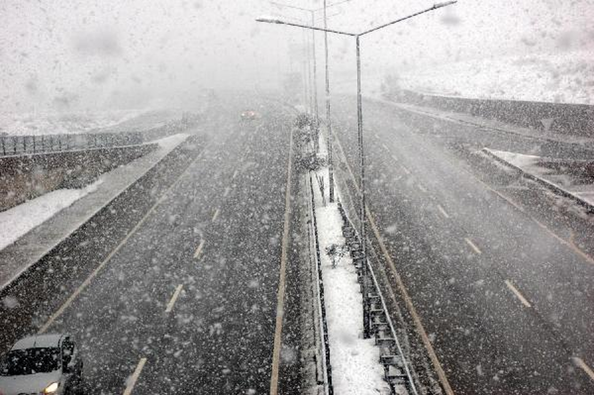 Yalova\'ya da Kar Düştü (2)