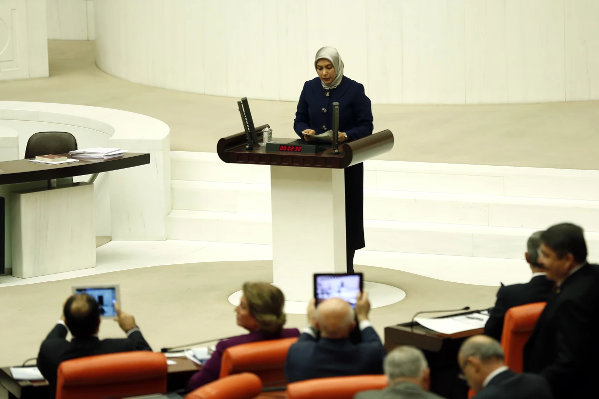 AK Partili Çelik Kürsüye Başörtüsüyle Çıkan İlk Milletvekili