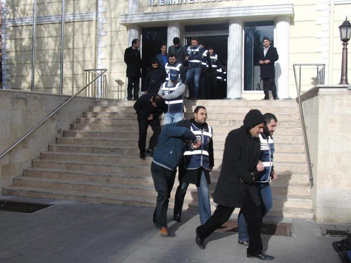 3 İlde Kaçakçılık Operasyonu: 11 Gözaltı