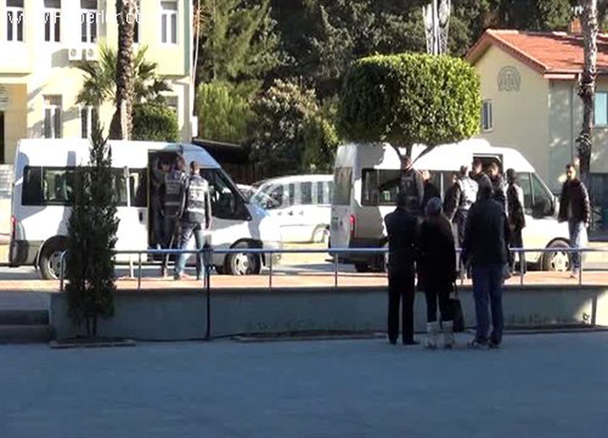 Antalya ve Trabzon\'daki silah kaçakçılığı operasyonu