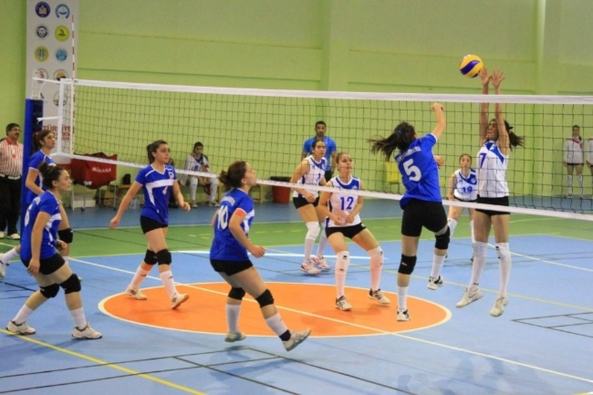 Asü Bayan Voleybol Devreyi Yenilgisiz Lider Tamamladı