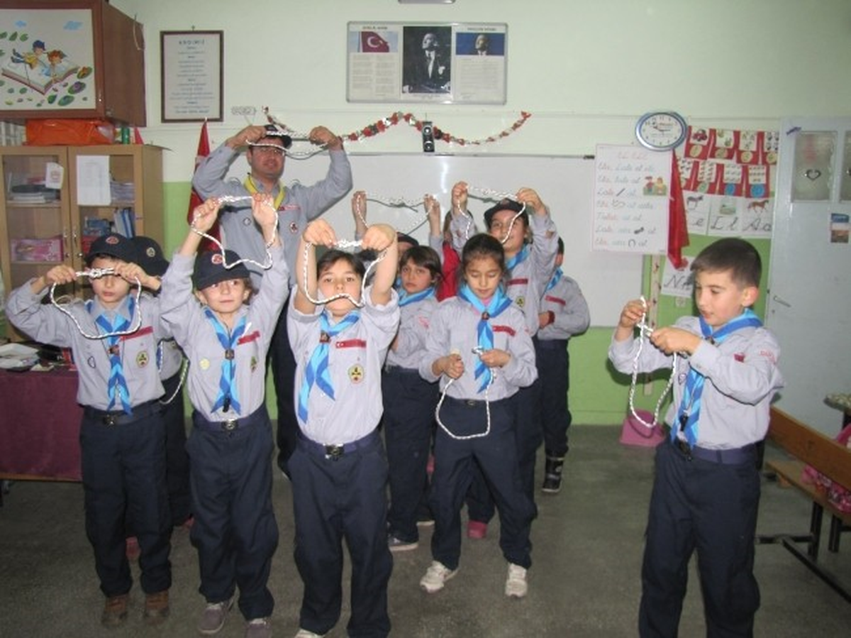 Atatürk İlkokulu Öğrencilerine İzcilik Kursu