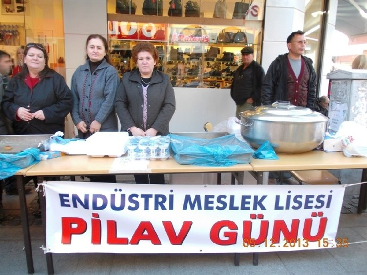 Ayvalık\'taki Pilav Gününe Yoğun İlgi