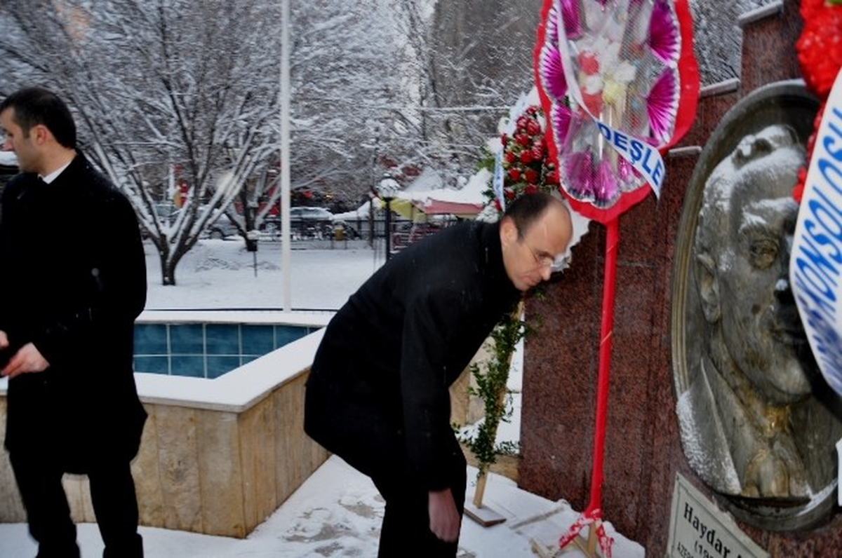 Azerbaycan\'ın Merhum Cumhurbaşkanı Aliyev Törenlerle Anıldı