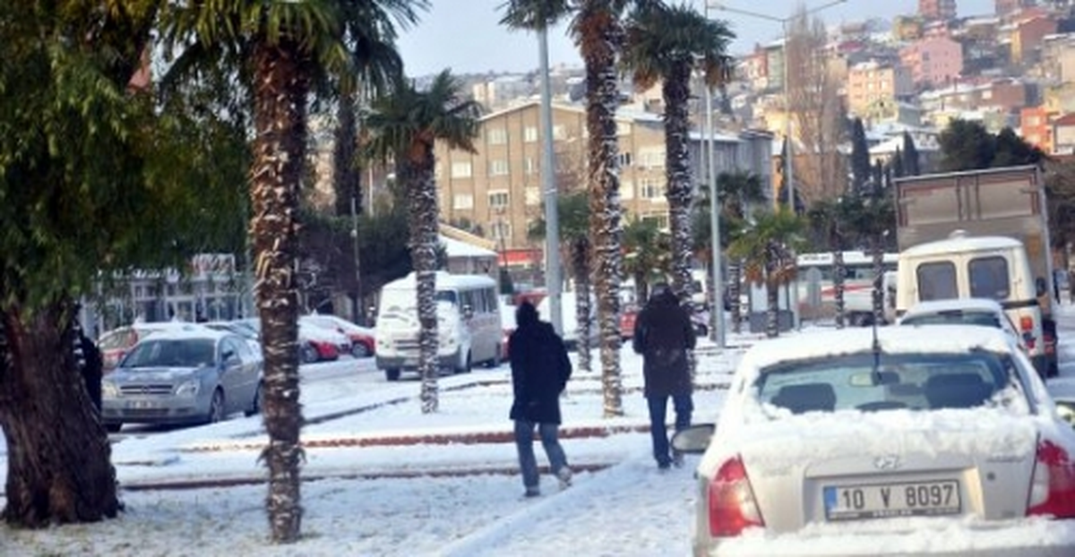 Balıkesir\'de Kar Yağışı