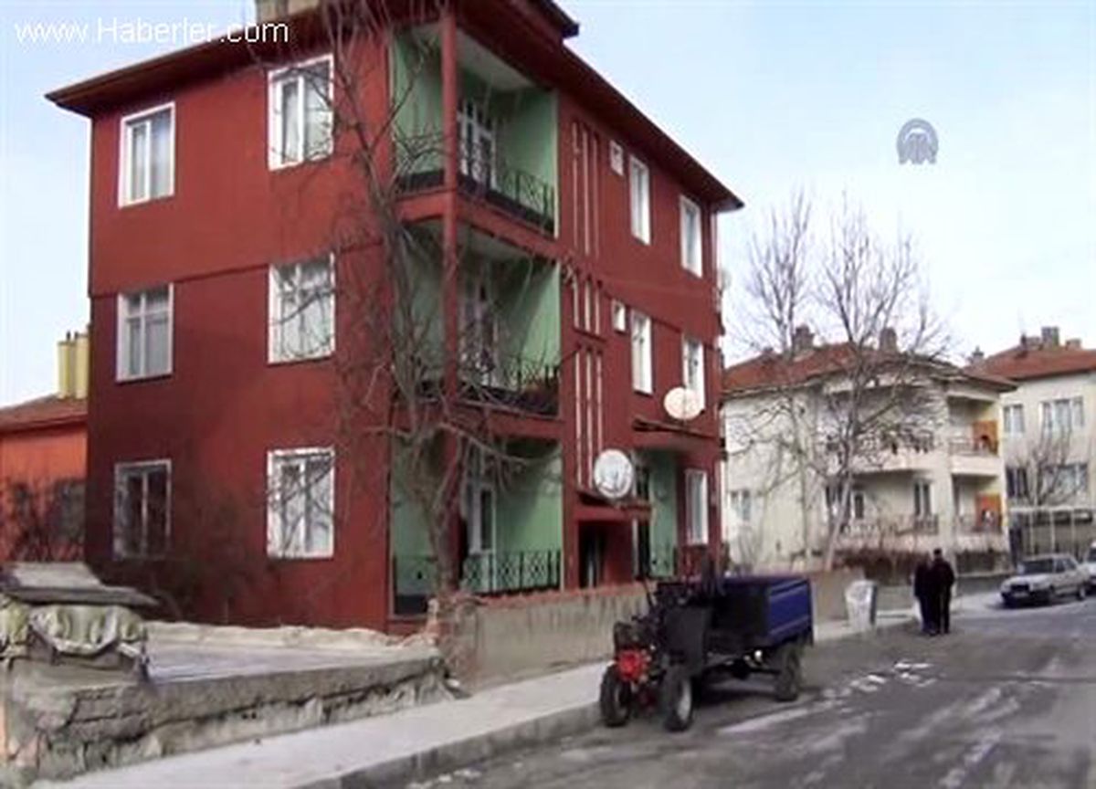 Balkona Çıkan Çocuk 3. Kattan Düştü