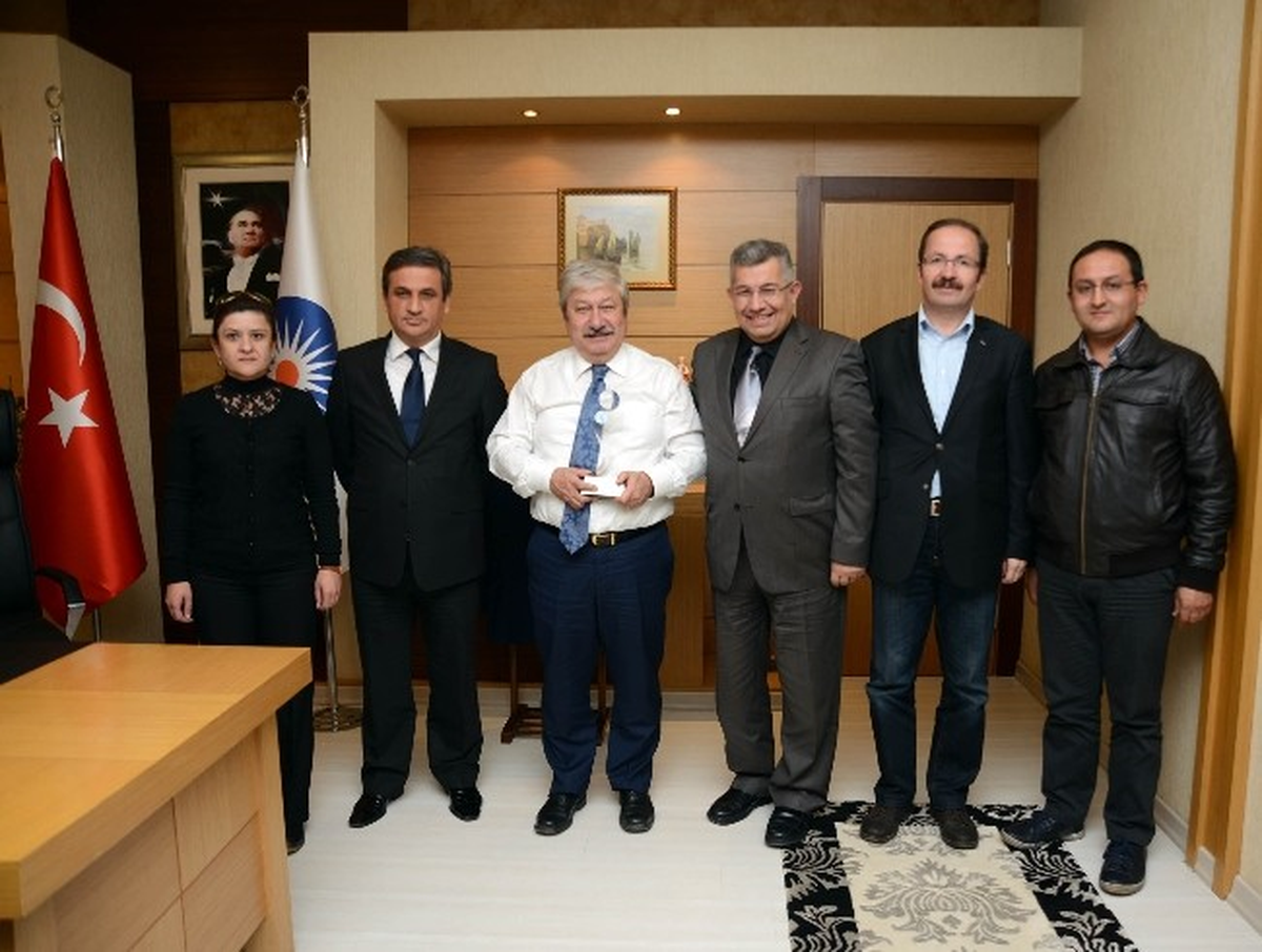 Başkan Akaydın\'a Sosyal Hizmet Plaketi