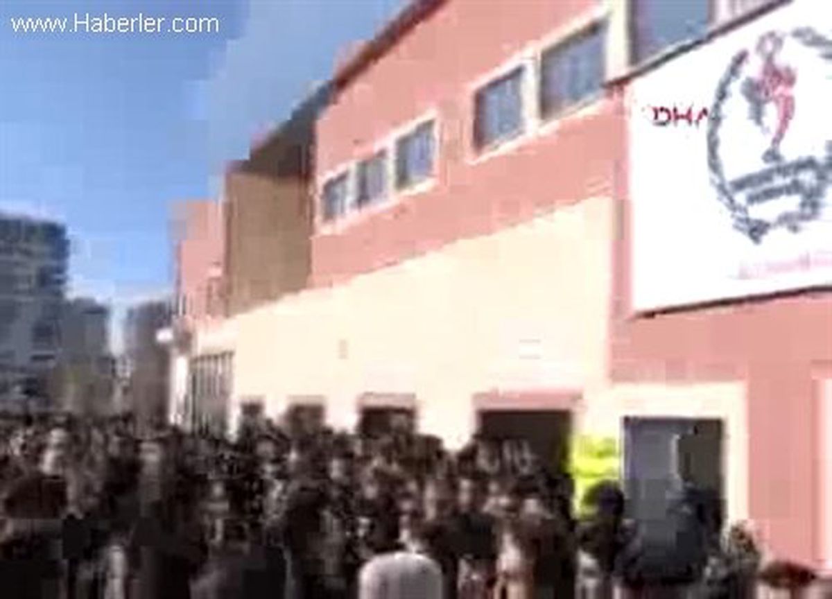 BDP Kongresinde Türk Bayrağını İndiren 1 Kişi Tutuklandı