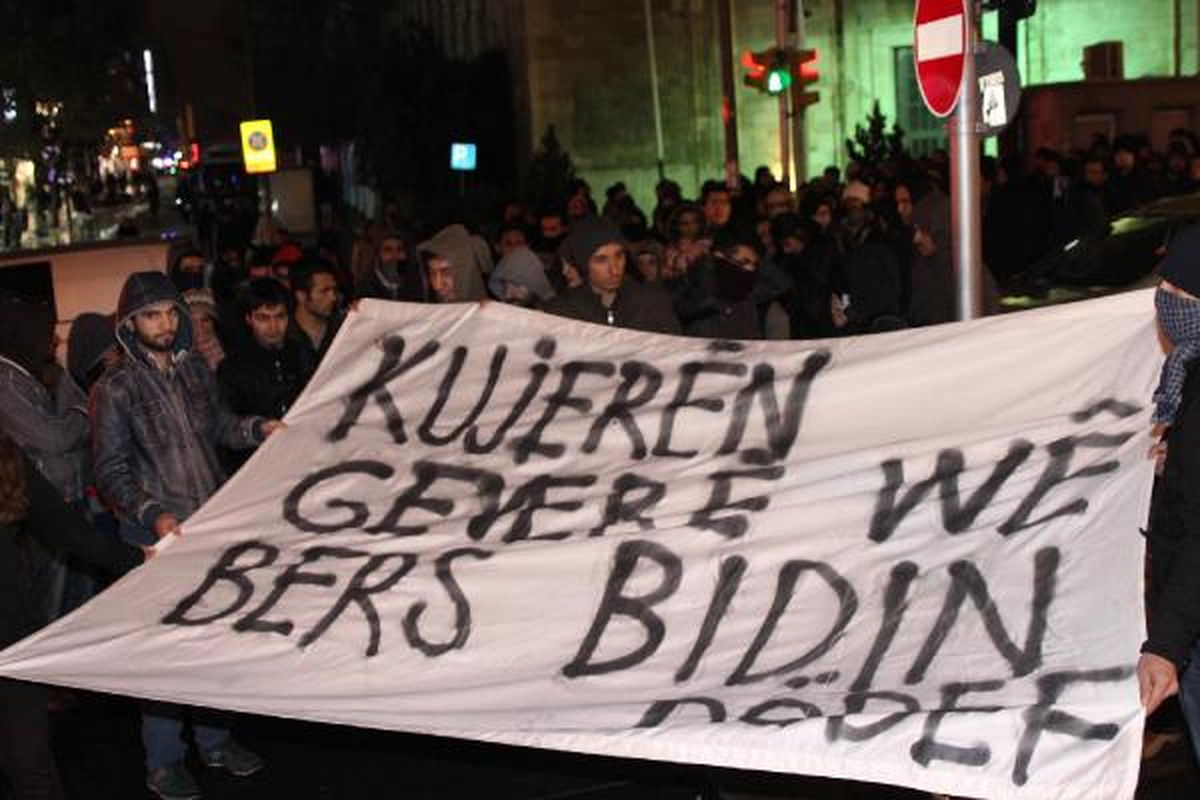 Beyazıt\'ta Meşaleli Yürüyüş