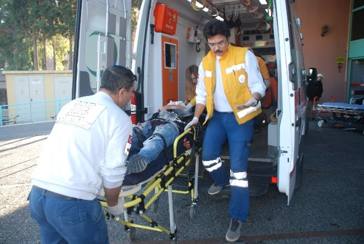Boğazından Bıçaklanan Şahıs Belediyeye Sığınarak Hayatını Kurtardı