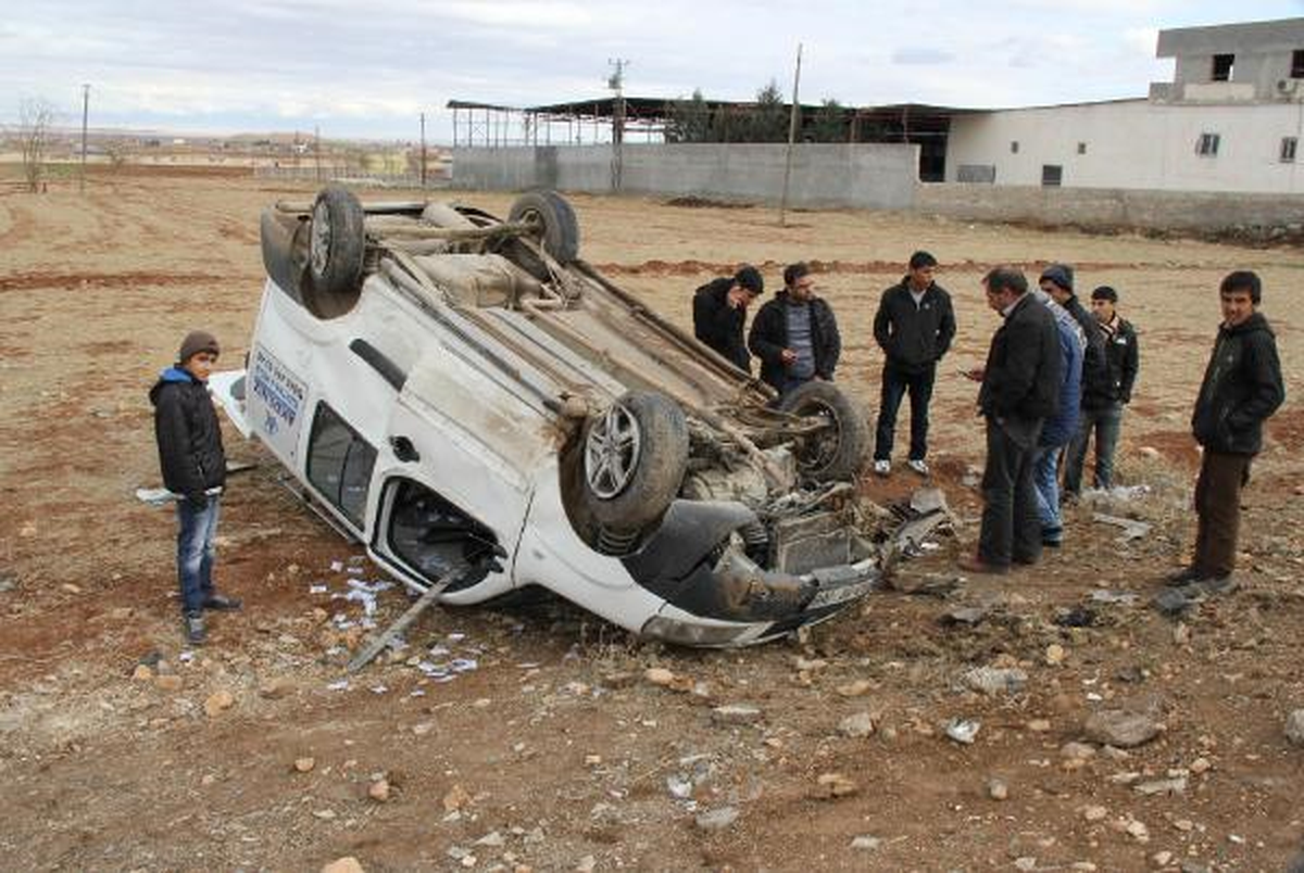 Buzlanan Yolda Hafif Ticari Araç Devrildi: 1 Yaralı