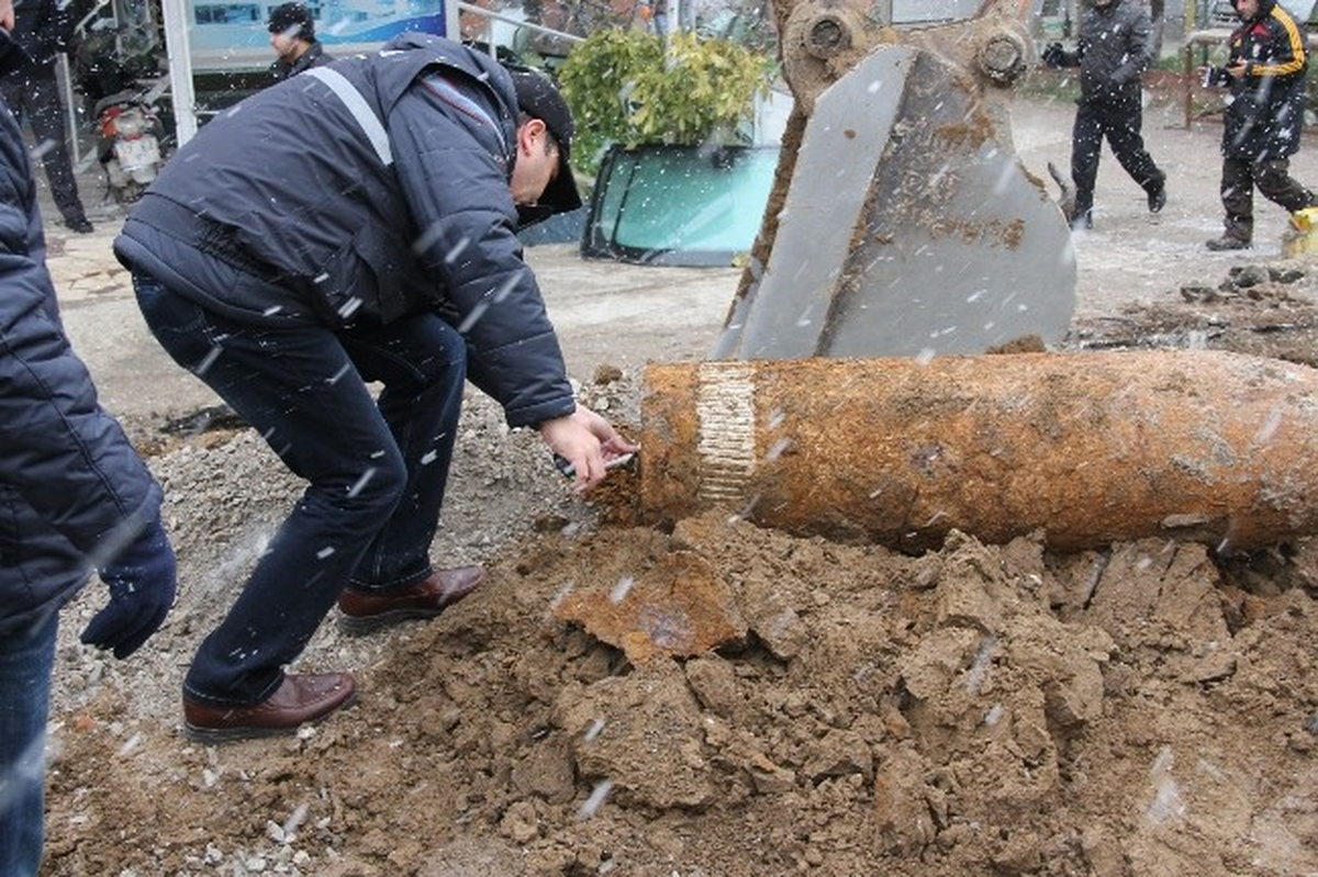 Çanakkale\'de Alt Yapı Kazısında Patlamamış Top Mermisi Bulundu