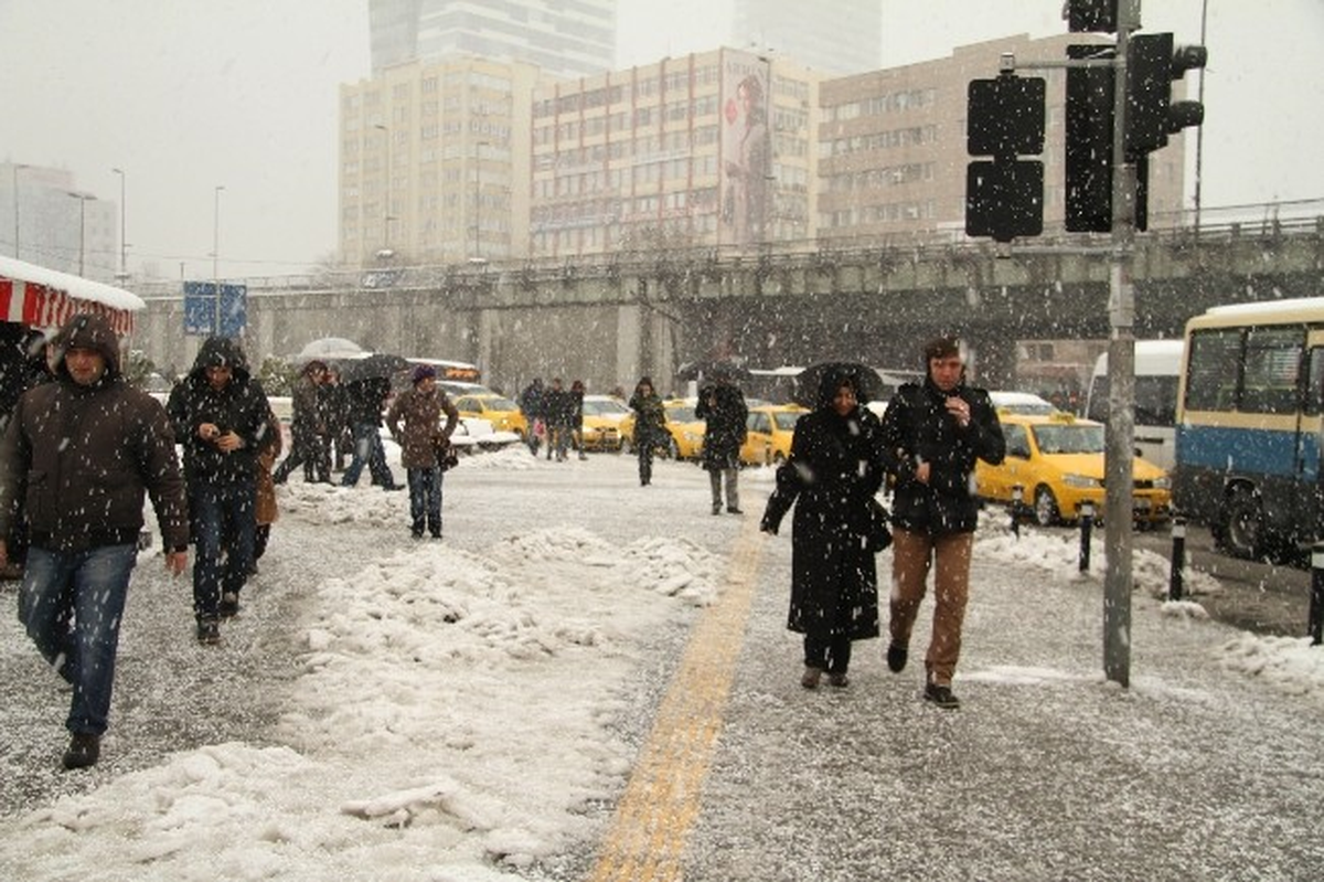 Çilesiyle, Eğlencesiyle İstanbul\'da Kar