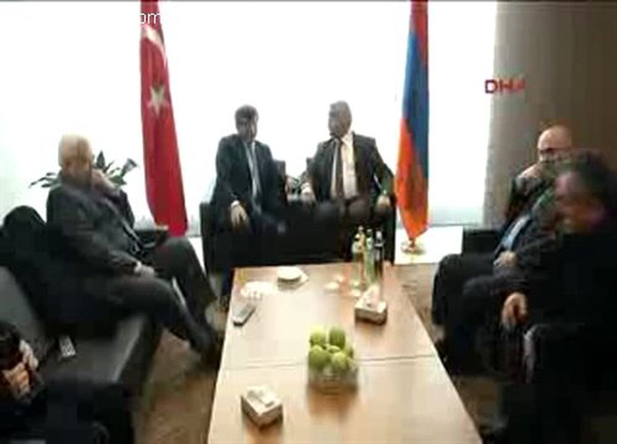 Davutoğlu Ermenistan\'da Karadeniz Ekonomik İşbirliği Toplantısında