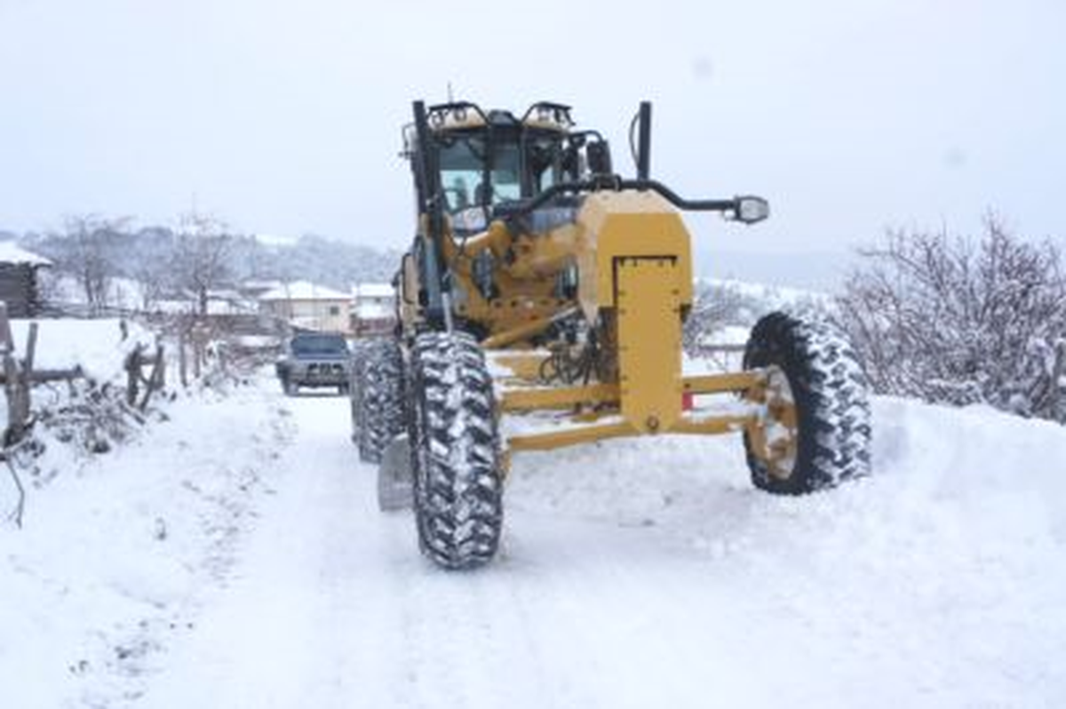 Diyarbakır\'da Hava ve Kara Ulaşımına Kar Engeli