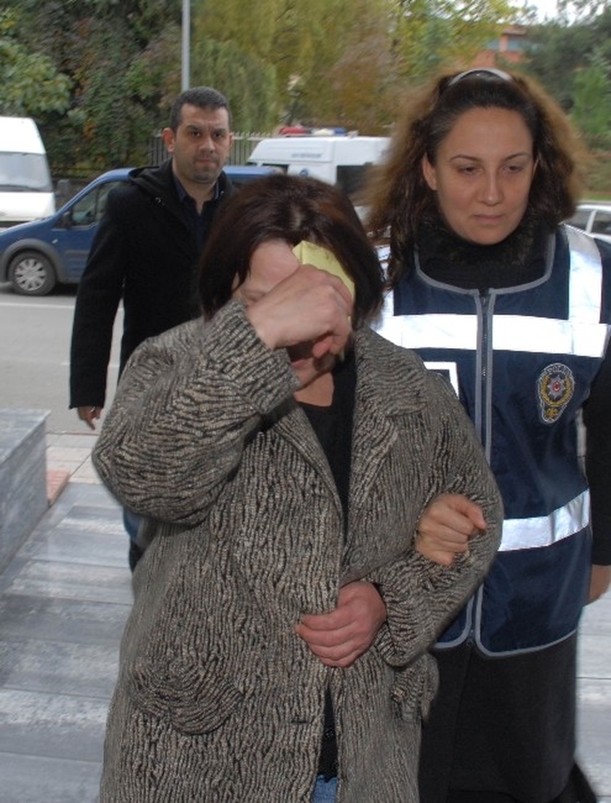 Dostunu Bıçaklayıp Öldüren Kadına 15 Yıl Hapis