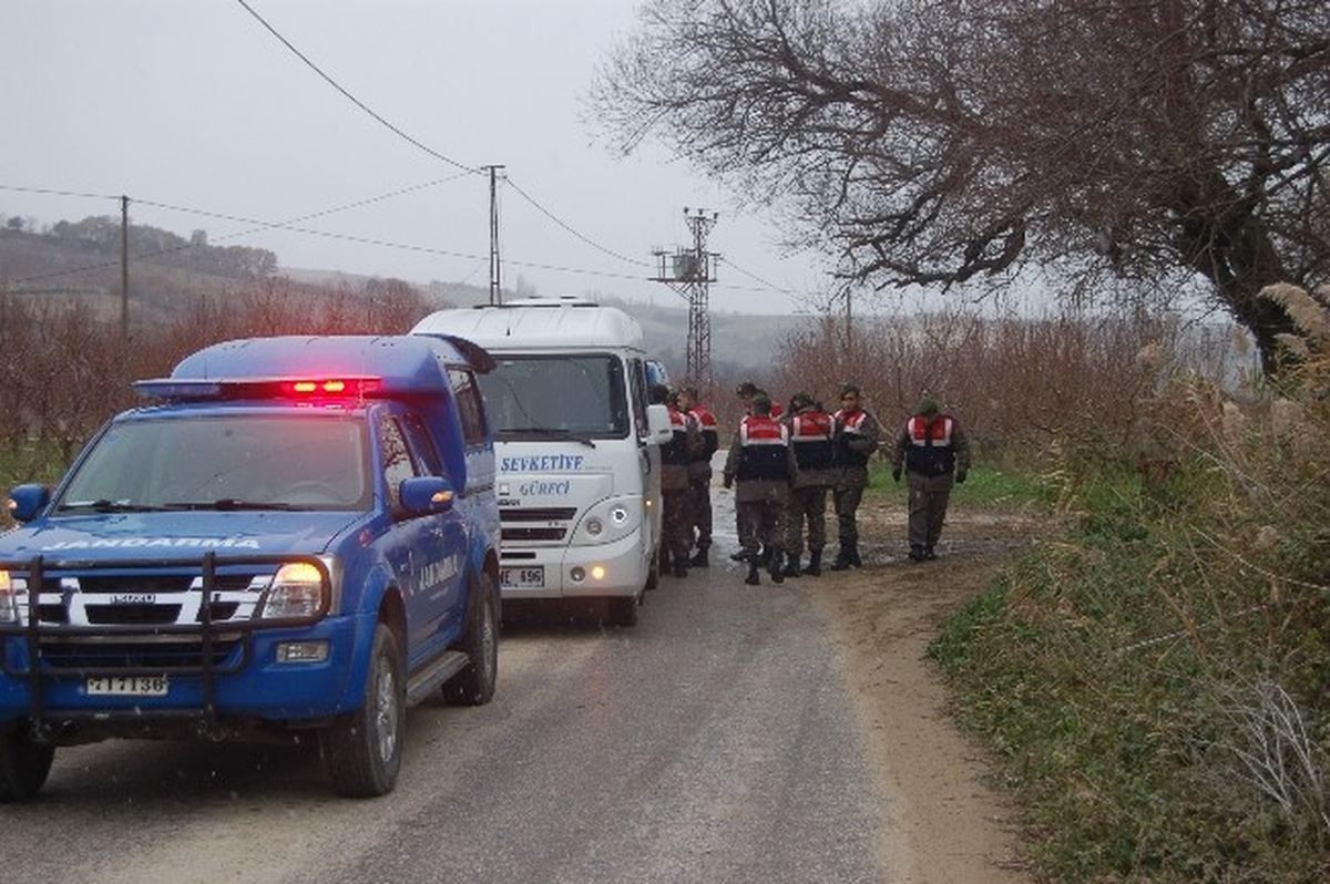Elektrik Direği Dikmek İsterken Linç Ediliyorlardı