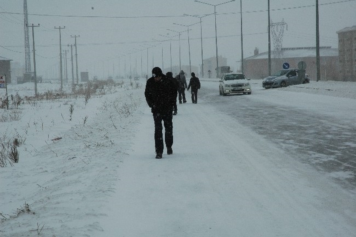 Erzurum\'da Kar ve Tipi Esareti…