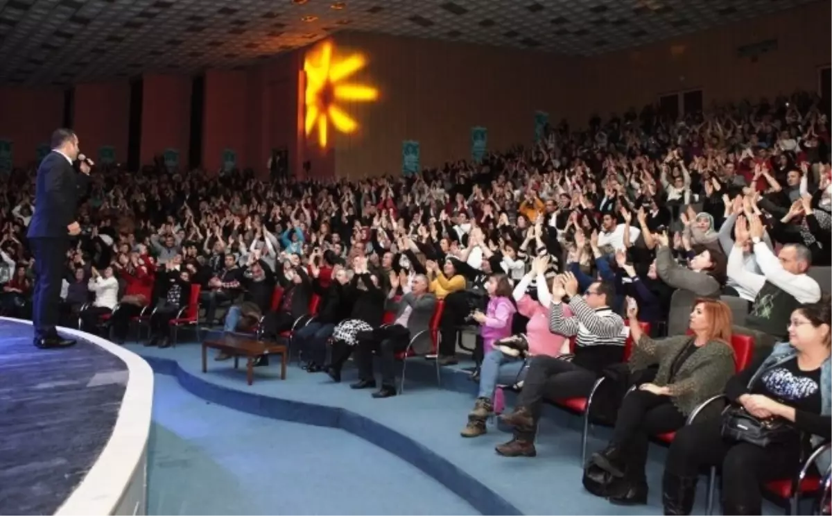 Ferhat Göçer Şarkılarıyla Isıttı