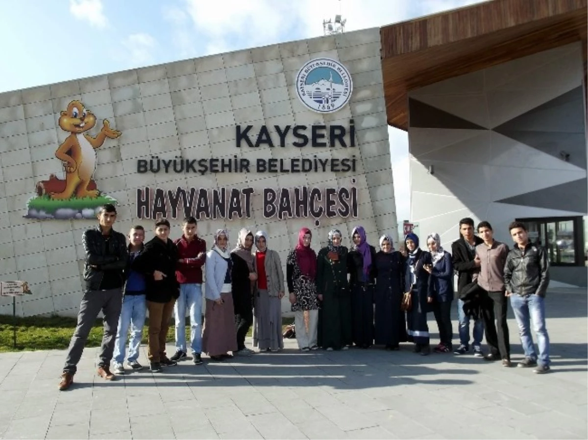 Gemerek İmam Hatip Lisesi Öğrencileri, Erciyes Üniversitesi\'ni Gezdi