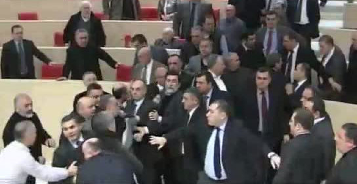 Gürcü Vekiller Birbirine Girdi