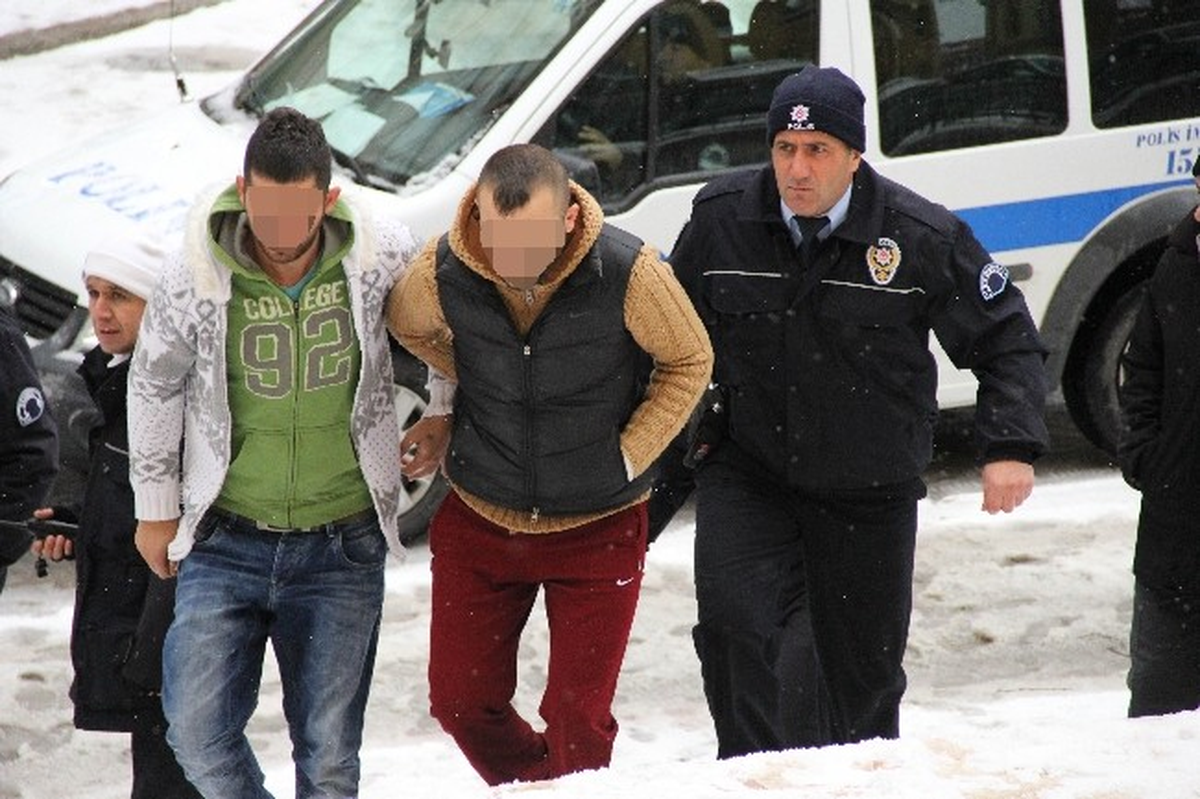 Kavgada 2 Kişiyi Bıçaklayan Gençler Tutuklandı