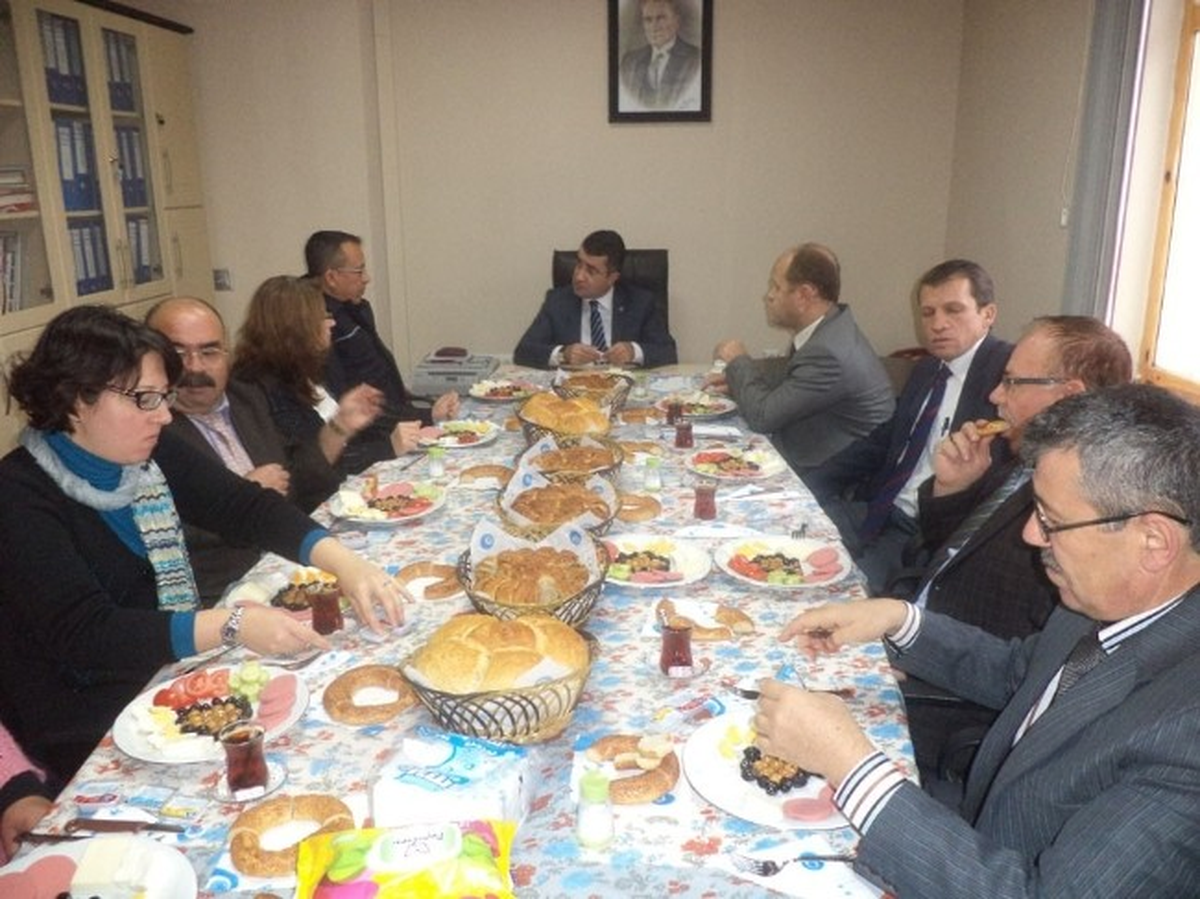 Kaymakam Çınar, Daire Amirleri ile Kahvaltıda Buluştu