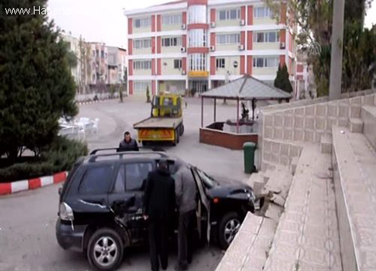 Lüks cipiyle okul bahçesine uçtu: 1 yaralı