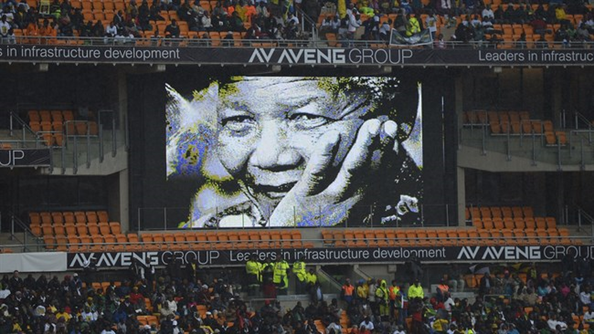Mandela Son Yolculuğuna Uğurlanıyor