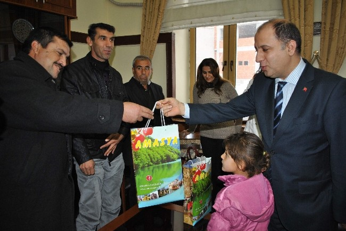 Mardinli Şehit Ailelerinden Amasya Valisi Çomaktekin\'e Ziyaret