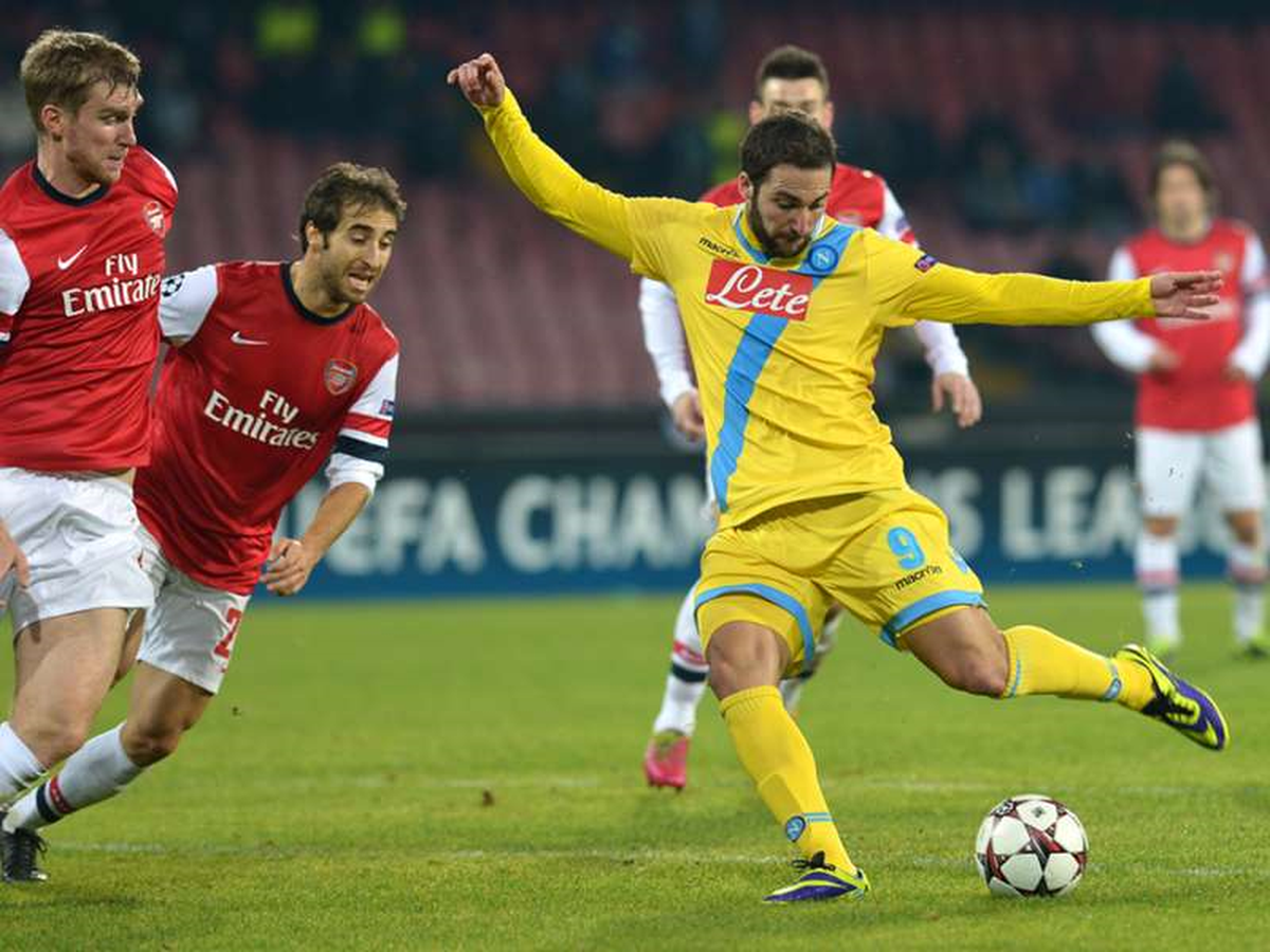Napoli Yendi Arsenal Turladı: 2-0