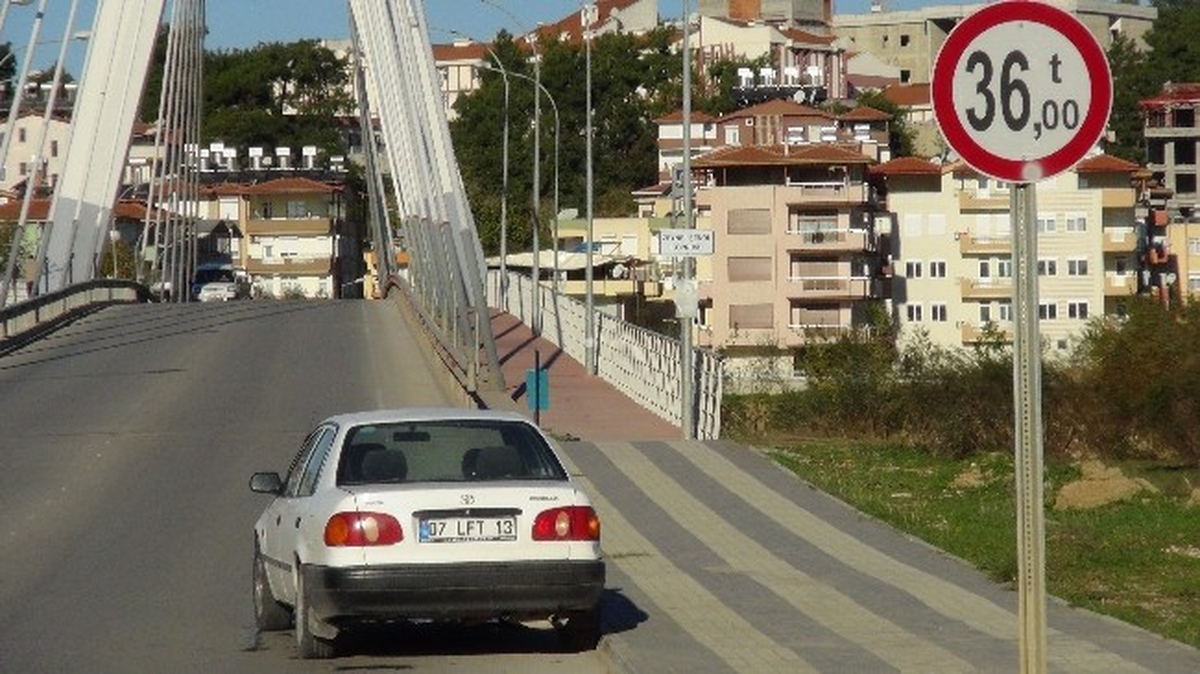 Otomobil Buz Tuttu