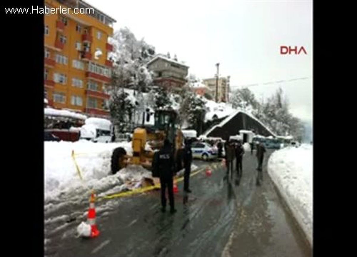 Rize\'de Kar Temizleyen Greyder Can Aldı