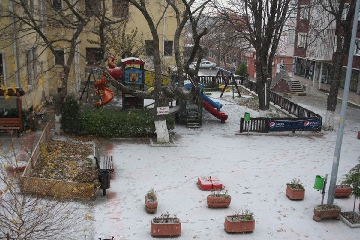 Sakin Şehir Vize\'ye Mevsimin İlk Karı, Sakin Yağdı