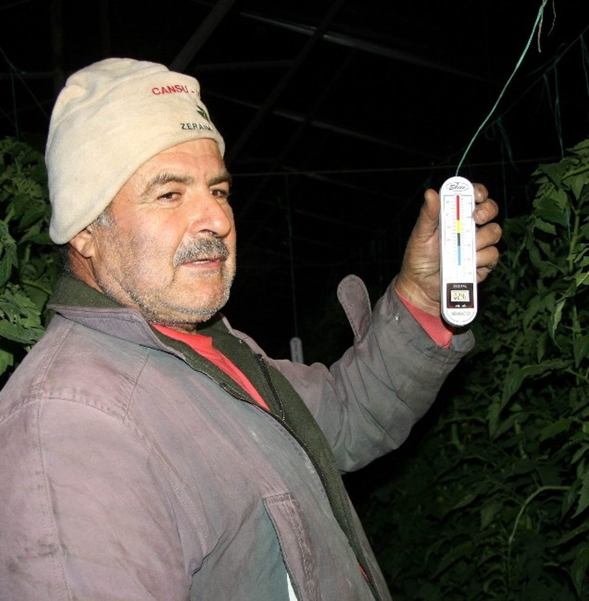 Sera Üreticilerinin "Don Nöbeti"