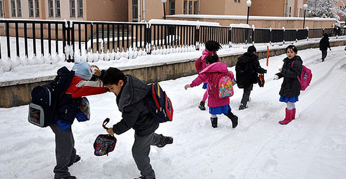 Servisler Öğrencileri Alamayınca Okullar Tatil Oldu