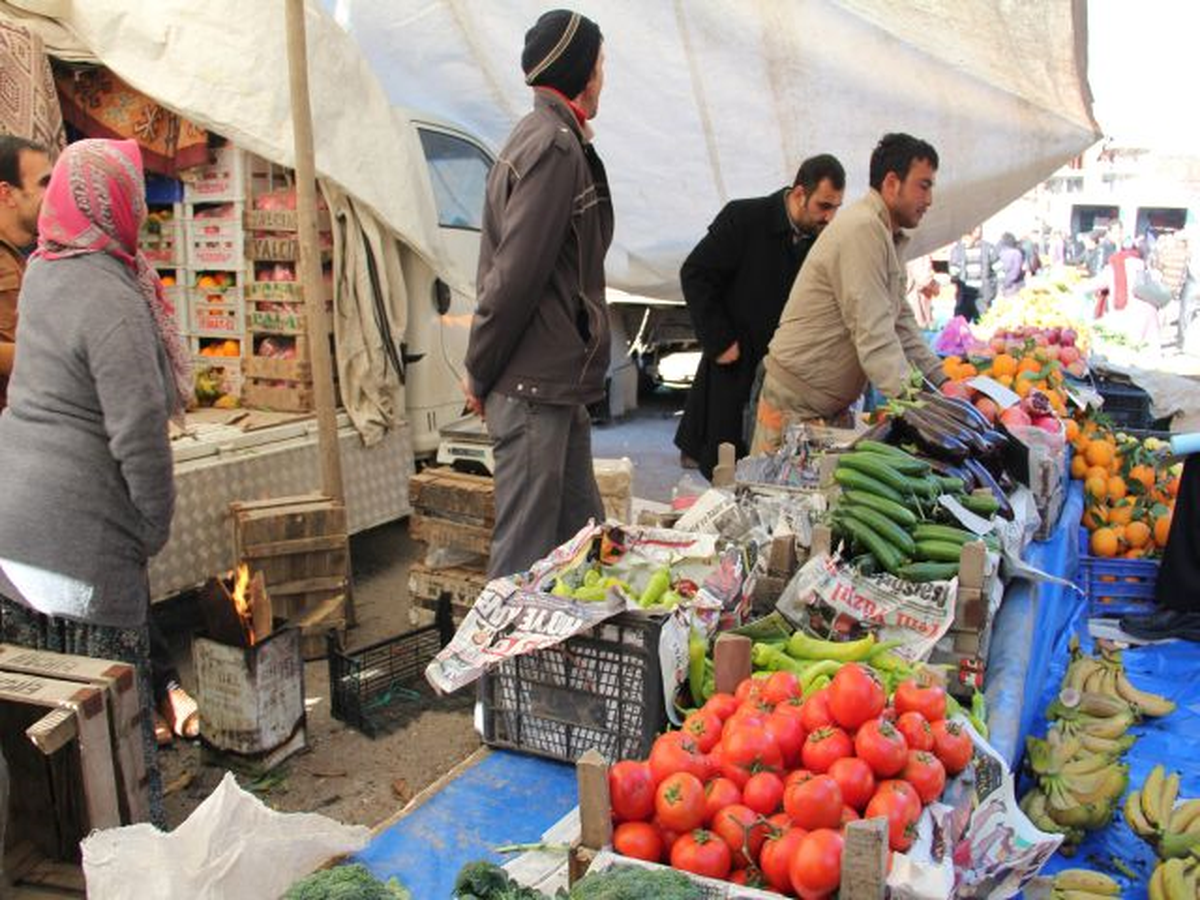 Seydişehir\'de Soğuk Hava, Pazarcı Esnafını Vurdu