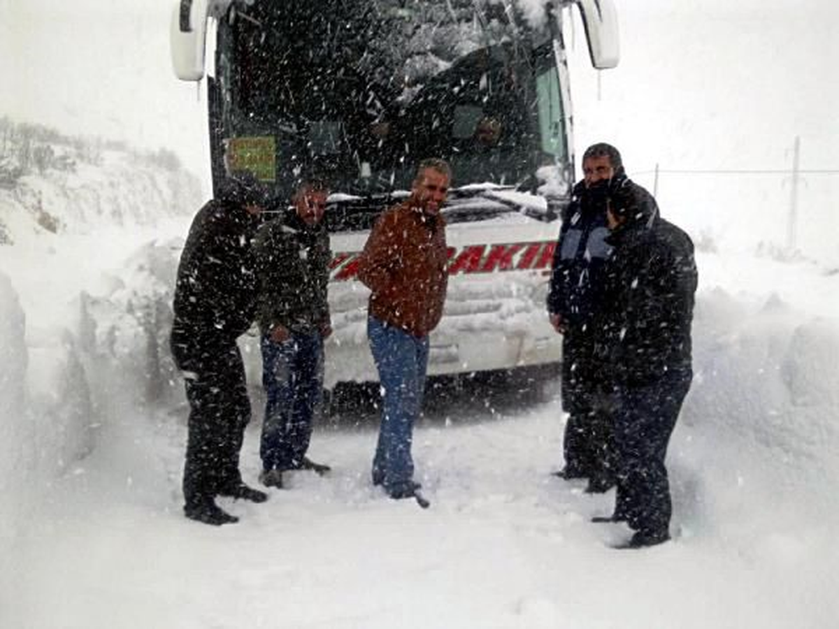 Şırnak Valiliği Yolda Mahsur Kalan 70 Kişiyi Kurtardı