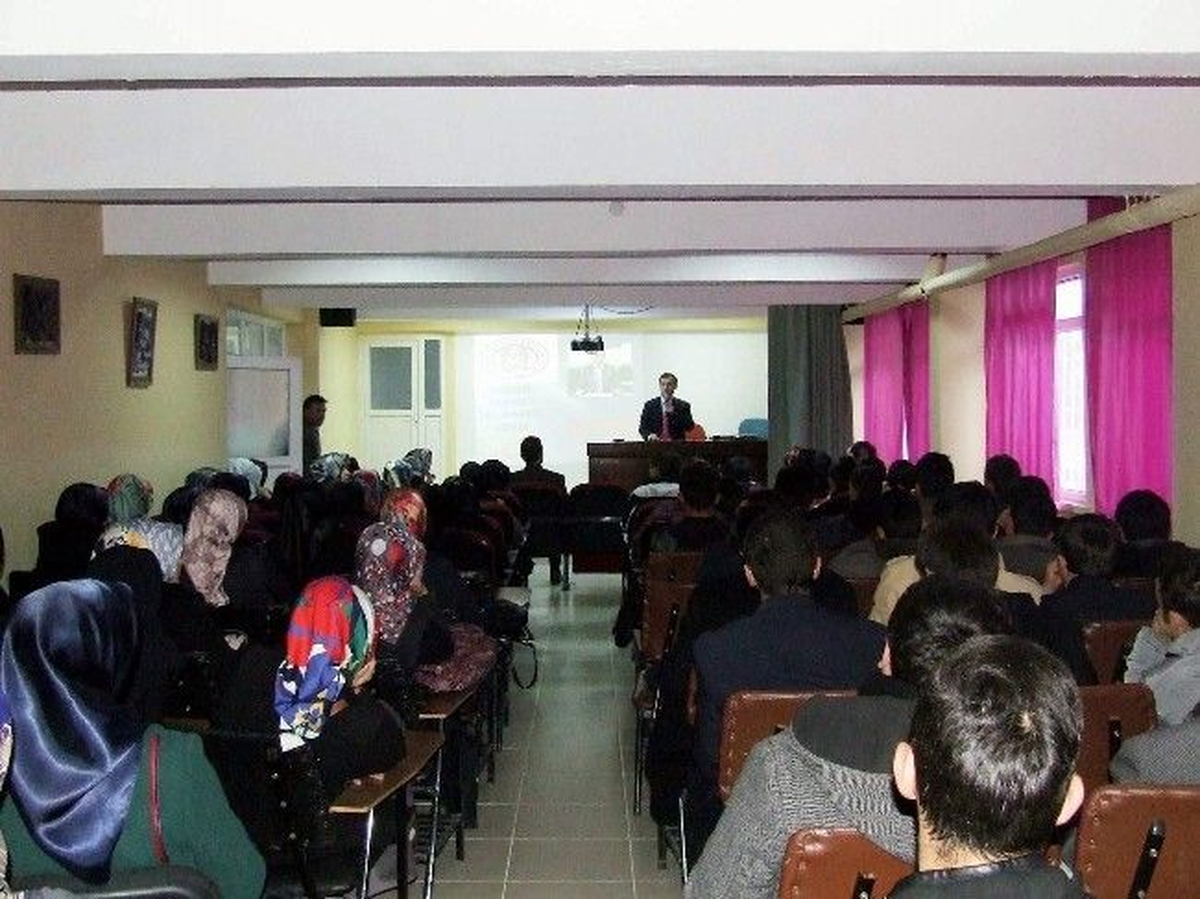 Suşehri Kaymakam Perçi, Lise Öğrencileriyle Bir Araya Geldi