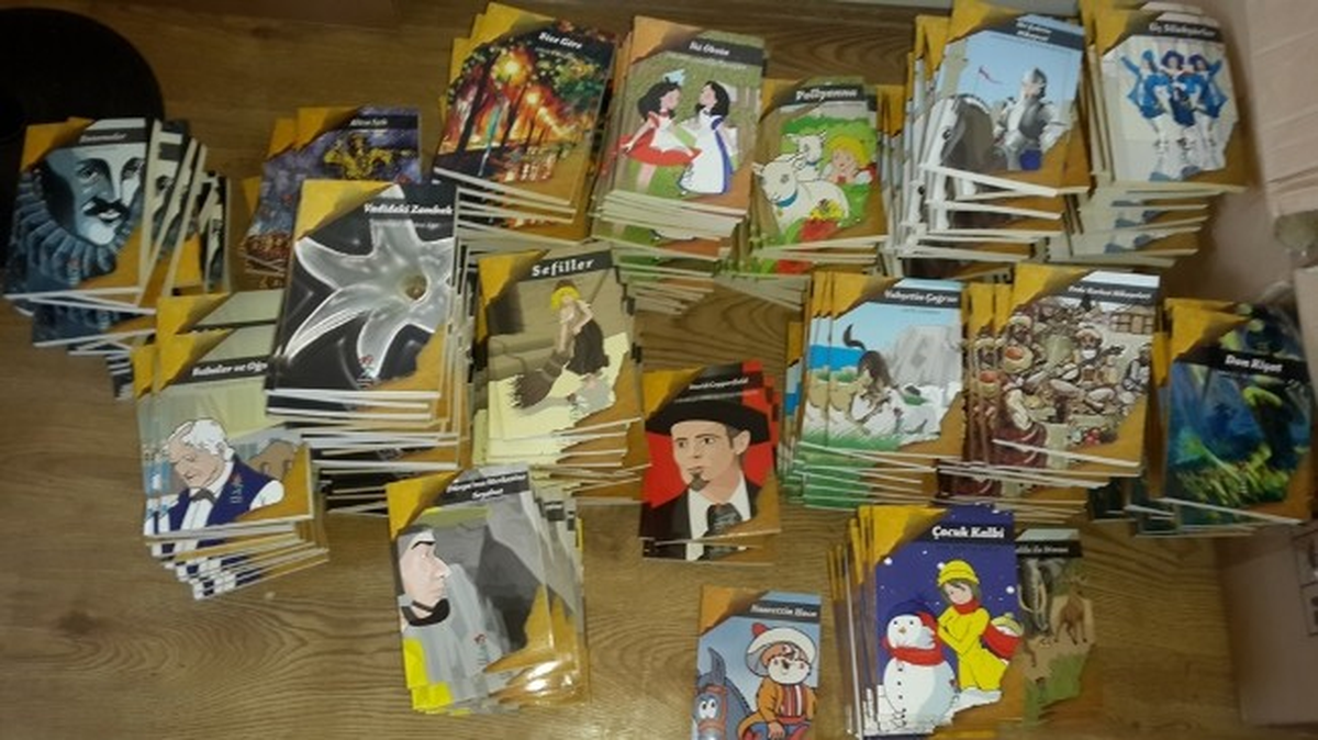 Tarsus\'ta 40 Bin 115 Adet Korsan Kitap Ele Geçirildi