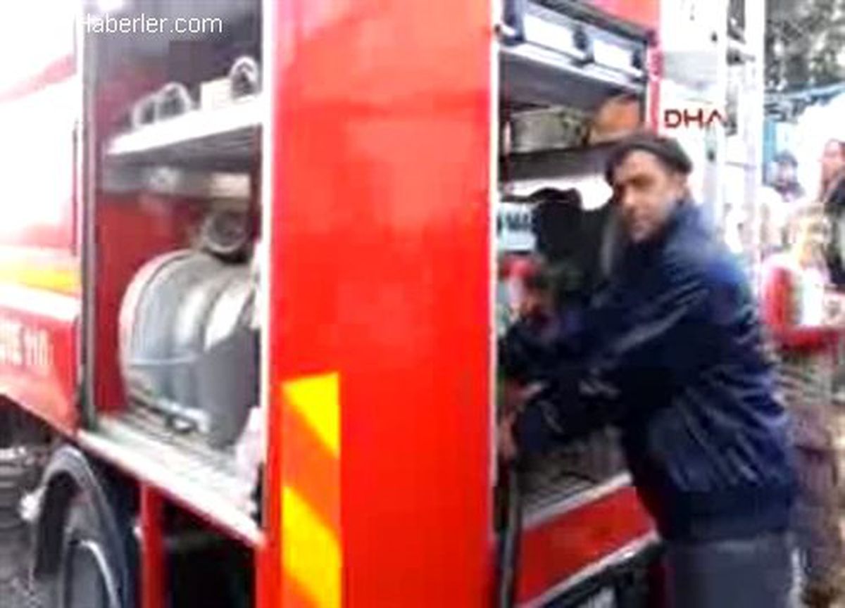 Manisa\'da Tek Katlı Evde Yangın